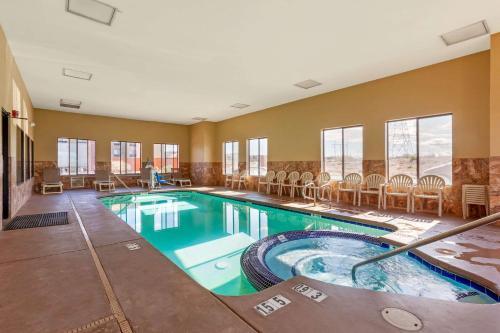 Hotel Comfort Inn & Suites Page
