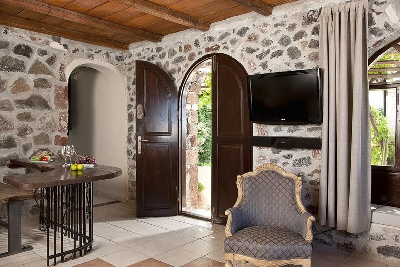 Hotel Lava Suites & Lounge