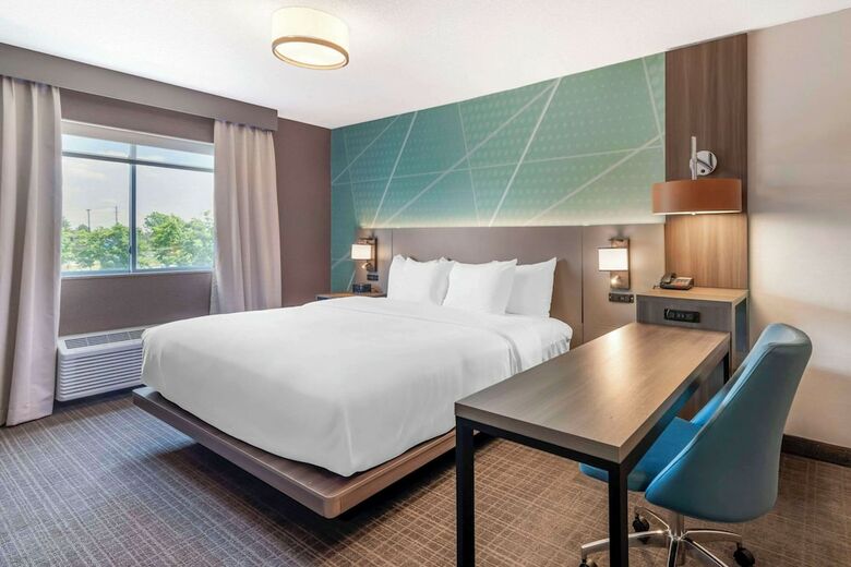 Hotel Comfort Inn & Suites