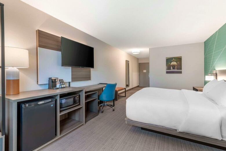 Hotel Comfort Inn & Suites