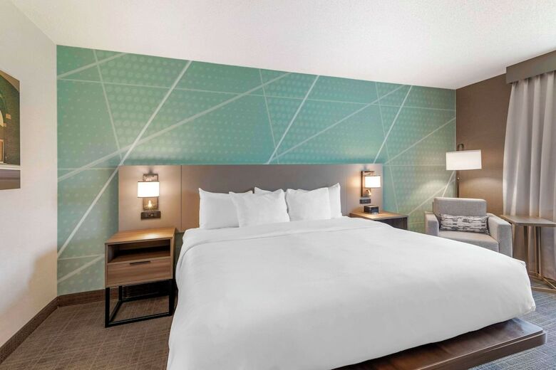 Hotel Comfort Inn & Suites