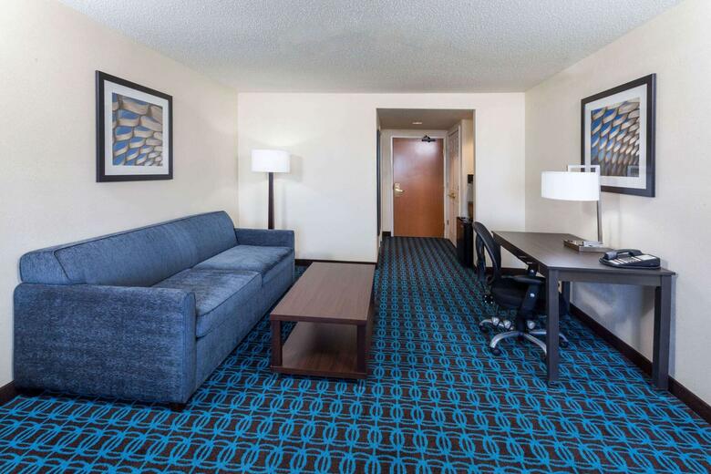 Hotel Wingate By Wyndham Schaumburg / Convention Center
