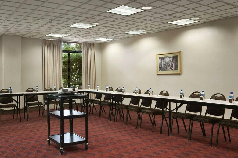 Hotel Wingate By Wyndham Schaumburg / Convention Center