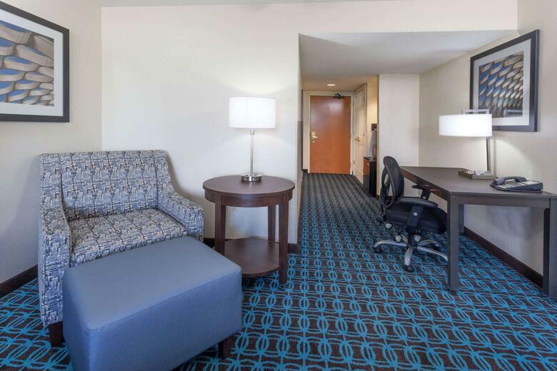 Hotel Wingate By Wyndham Schaumburg / Convention Center