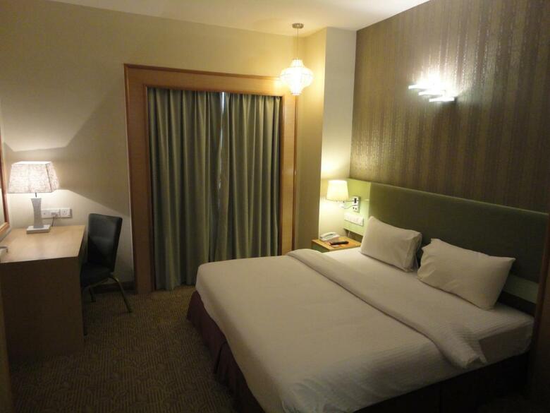 El Pavilion Hotel