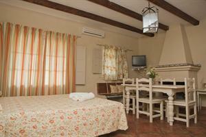 Aparthotel Cortijo Las Pi�as