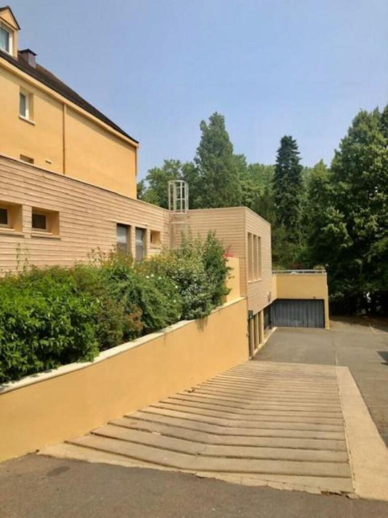 B&B Hotel Chartres Centre Cath�drale