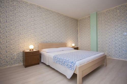 Apartment Brodarica 5736a