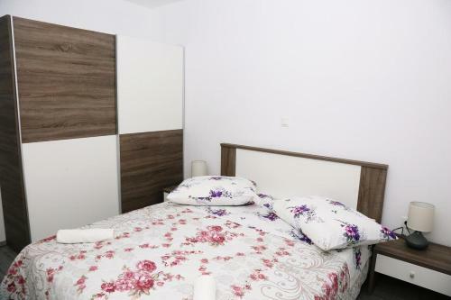 Apartment Zavalatica 4459c