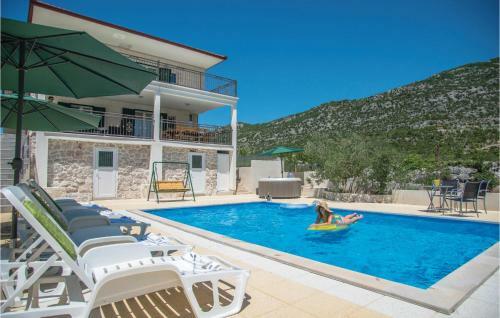 Five-bedroom Holiday Home In Zagvozd