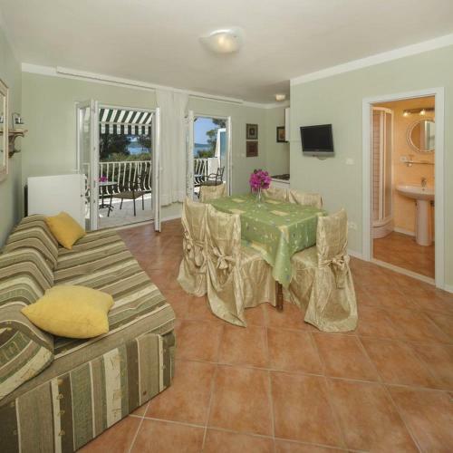 Apartments By The Sea Zavala (hvar) - 2986