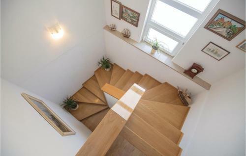 Four-bedroom Holiday Home In Zmijavci