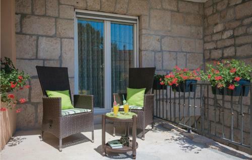 Four-bedroom Holiday Home In Zmijavci