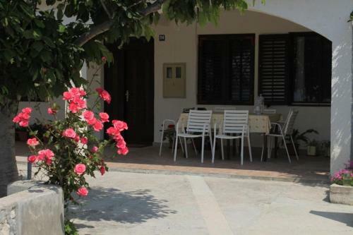 Apartment Metajna 6466a