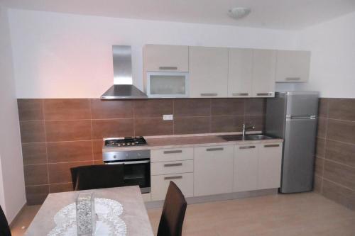 Apartments With A Parking Space Metajna (pag) - 4115