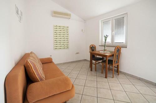 Apartments With A Parking Space Caska (pag) - 4089