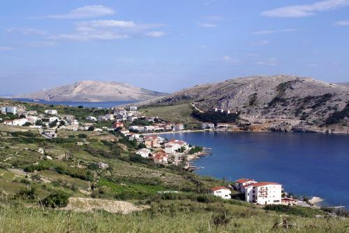 Hostal Triple Room Metajna 3305e
