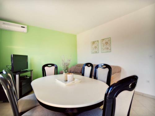 Apartments Zizic