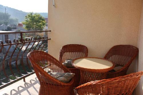 Apartments By The Sea Stomorska (Solta) - 778