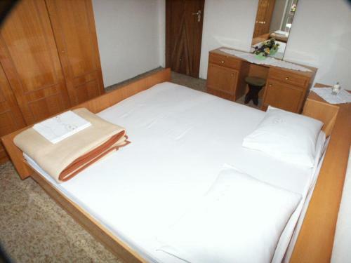 Apartments By The Sea Sucuraj (Hvar) - 578
