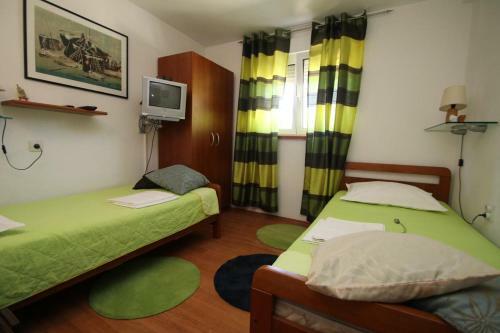 Seaside Holiday House Sucuraj (Hvar) - 15141