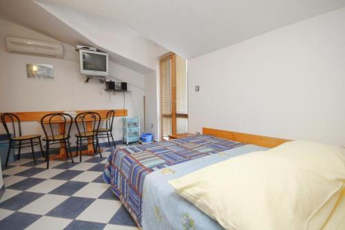 Apartments By The Sea Sucuraj (Hvar) - 3589