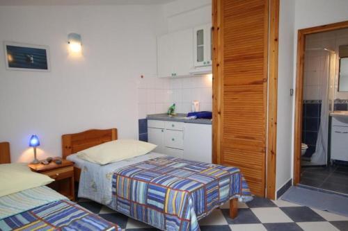 Apartments By The Sea Sucuraj (Hvar) - 3589