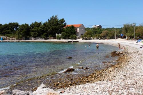 Apartments By The Sea Sucuraj (Hvar) - 5671