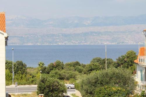 Apartments With A Parking Space Supetar (brac) - 5627