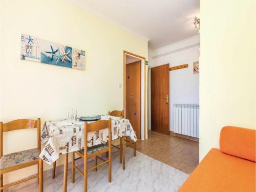 One-bedroom Apartment In Supetarska Draga