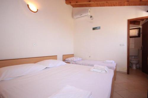 Apartments By The Sea Sutomiscica (Ugljan) - 912