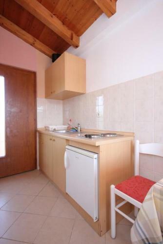 Apartments By The Sea Sutomiscica (Ugljan) - 912