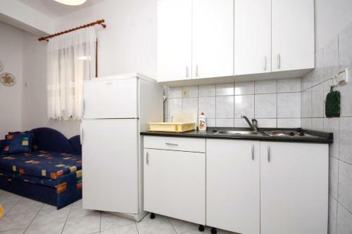 Apartments By The Sea Nemira (Omis) - 5956