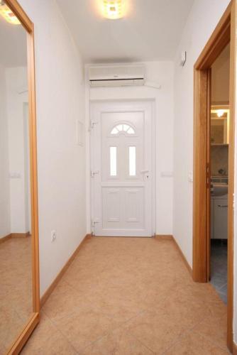 Apartments By The Sea Tkon (pasman) - 6215