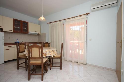 Apartments With A Parking Space Tkon (pasman) - 6216