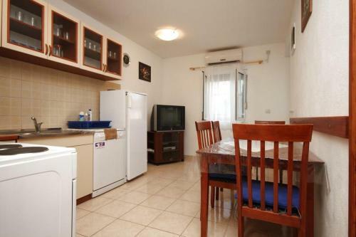Apartments With A Parking Space Mavarstica (ciovo) - 8685