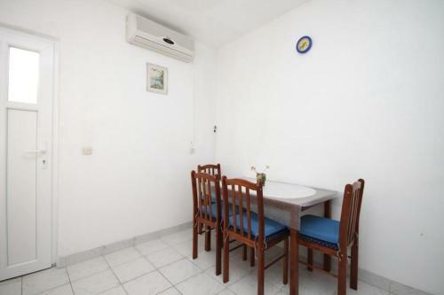 Apartments With A Parking Space Mavarstica (ciovo) - 8685