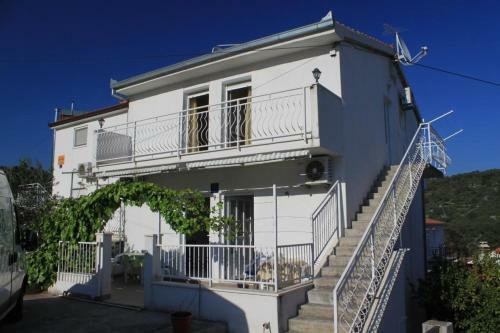 Apartments With A Parking Space Mavarstica (ciovo) - 8685