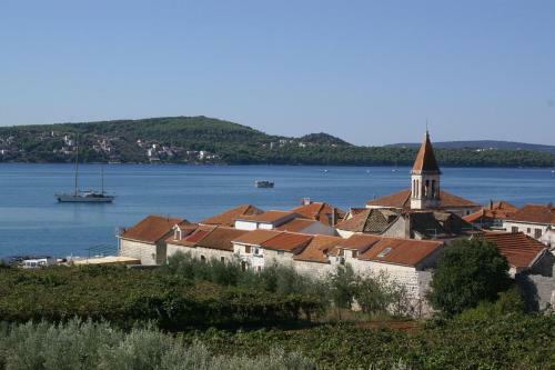 Apartments By The Sea Seget Donji (trogir) - 2041