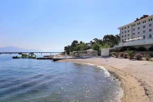 Apartments With A Parking Space Trogir - 11409