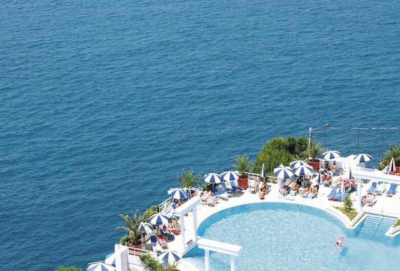 Korumar Deluxe Hotel