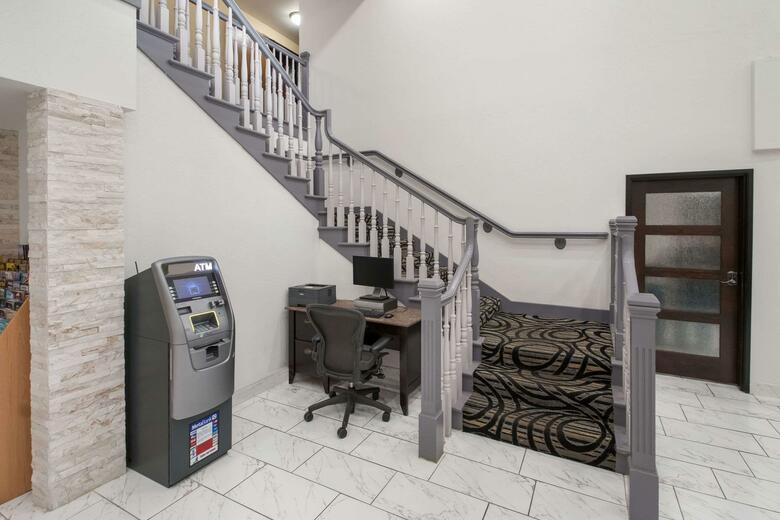 Hotel Quality Inn & Suites Airport West