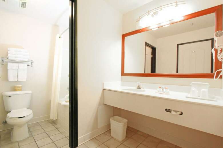 Hotel Quality Inn & Suites Airport West