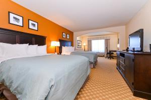 Hotel Clarion Inn & Suites