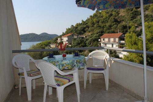 Apartments By The Sea Ubli (Lastovo) - 8355
