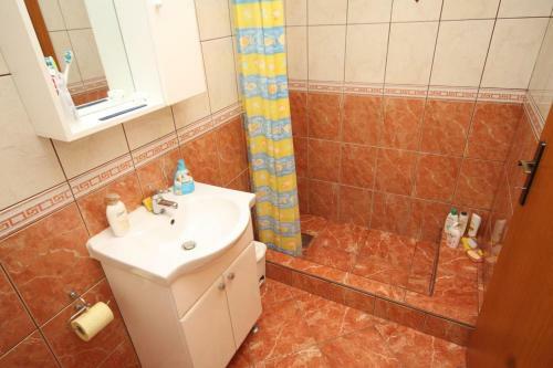 Apartments By The Sea Ubli (Lastovo) - 8355