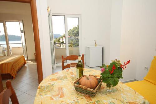 Apartments By The Sea Ubli (Lastovo) - 8355