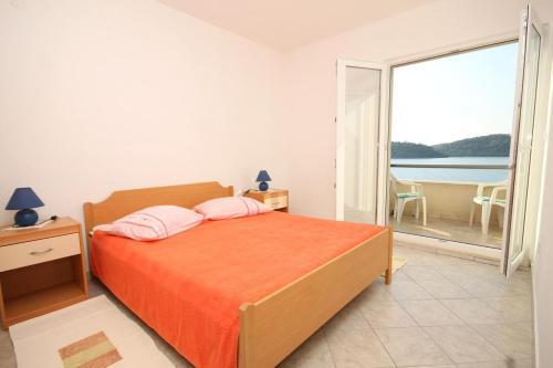 Apartments By The Sea Ubli (Lastovo) - 8355
