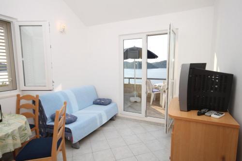 Apartments By The Sea Ubli (Lastovo) - 8355