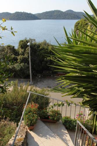 Apartments By The Sea Ubli (Lastovo) - 8355